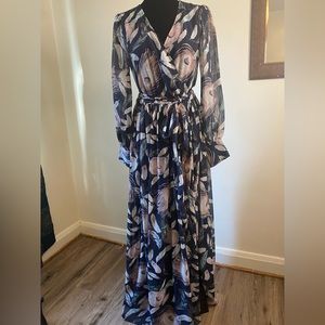 Fashion Nova brunch date dress Navy Feathers. 2 splits on the side. Size large